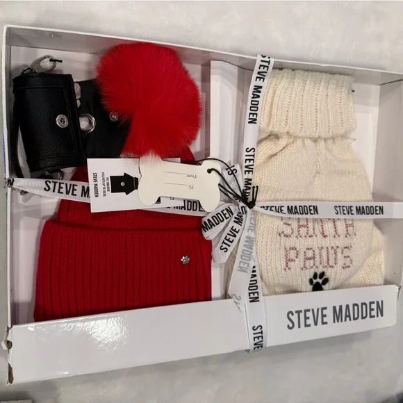Steve Madden winter gift set beanie pet sweater up to 20lbs & poop bag pouch - Picture 10 of 12